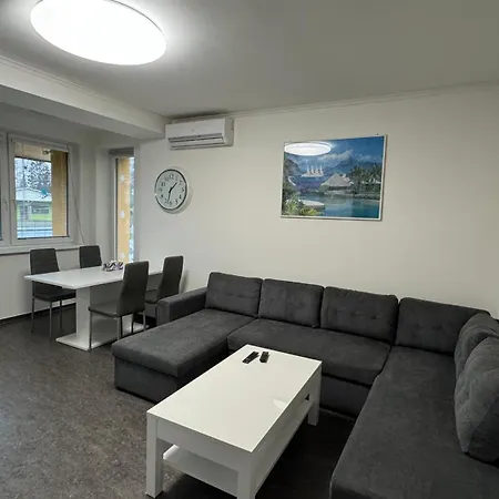3 Bedroom Apartment, Playground, Bounce Mat Jump Ring Apartmán