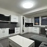 公寓 3 Bedroom Apartment, Playground, Bounce Mat Jump Ring *