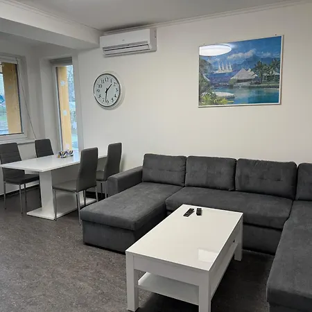 3 Bedroom Apartment, Playground, Bounce Mat Jump Ring * Οστράβα
