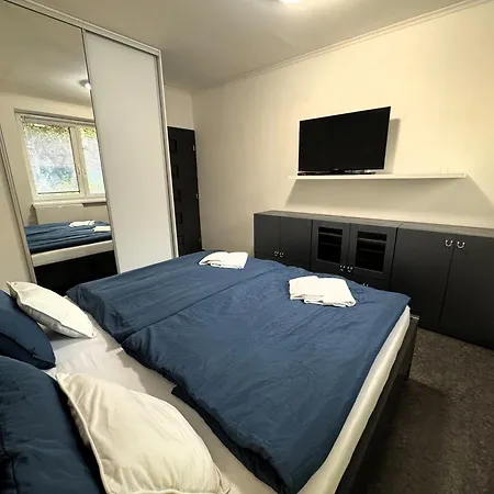 3 Bedroom Apartment, Playground, Bounce Mat Jump Ring Apartment *