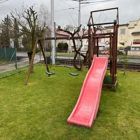 3 Bedroom Apartment, Playground, Bounce Mat Jump Ring Apartment *