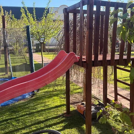 3 Bedroom Apartment, Playground, Bounce Mat Jump Ring Διαμέρισμα *