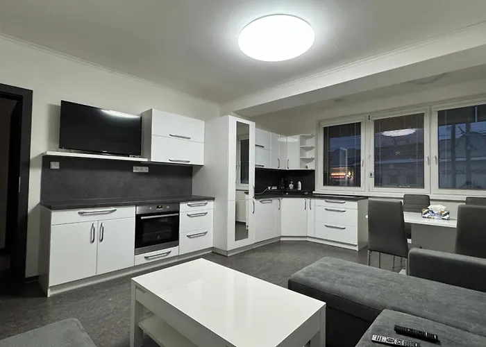 Apartment 3 Bedroom Apartment, Playground, Bounce Mat Jump Ring *