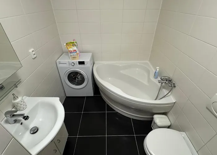 3 Bedroom Apartment, Playground, Bounce Mat Jump Ring *