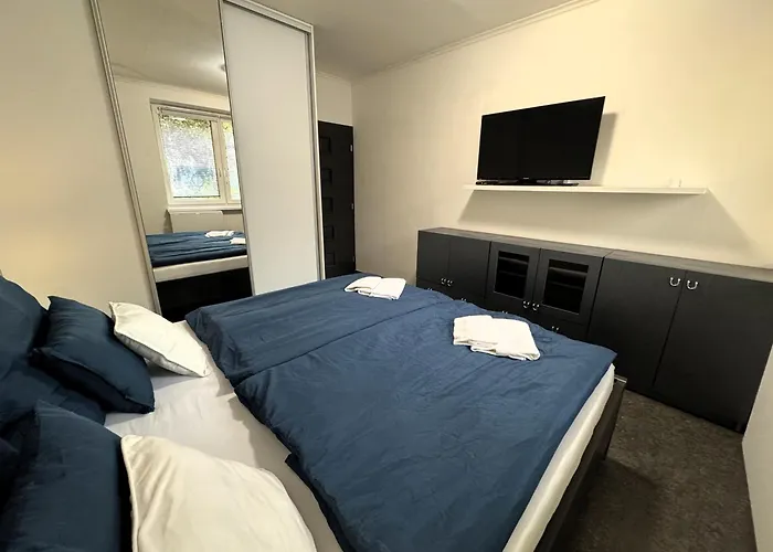 Apartment 3 Bedroom Apartment, Playground, Bounce Mat Jump Ring *