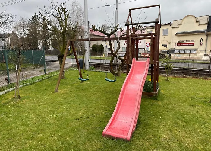 3 Bedroom Apartment, Playground, Bounce Mat Jump Ring Apartment *