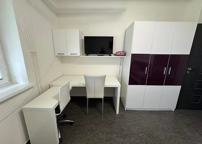 3 Bedroom Apartment, Playground, Bounce Mat Jump Ring Apartment *